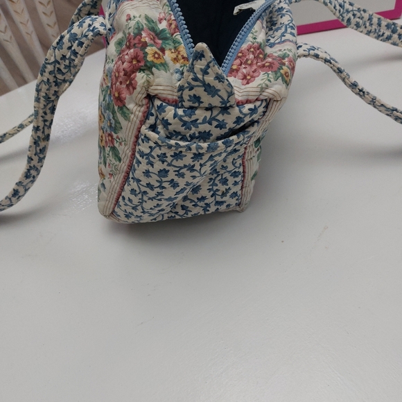 Vera Bradley Vintage Blue Delft Classic 100 Handbag - Picture 3 of 8